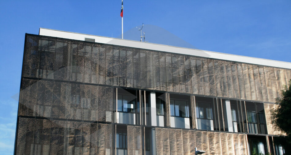 Fassadenverkleidung aus Streckmetall am Rathaus in St. Ingbert